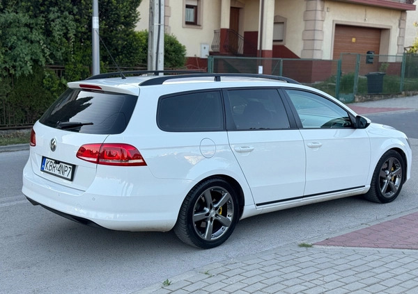 Volkswagen Passat cena 25900 przebieg: 330000, rok produkcji 2012 z Kielce małe 137